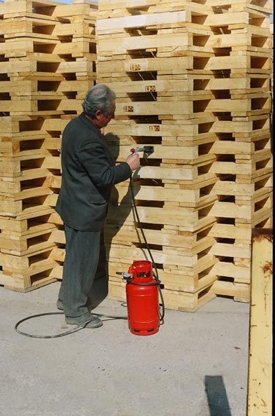 Продажа деревянных поддонов и паллет от производителя в СПб