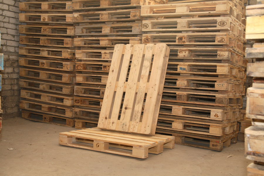 PALLETOV покупает деревянные паллеты