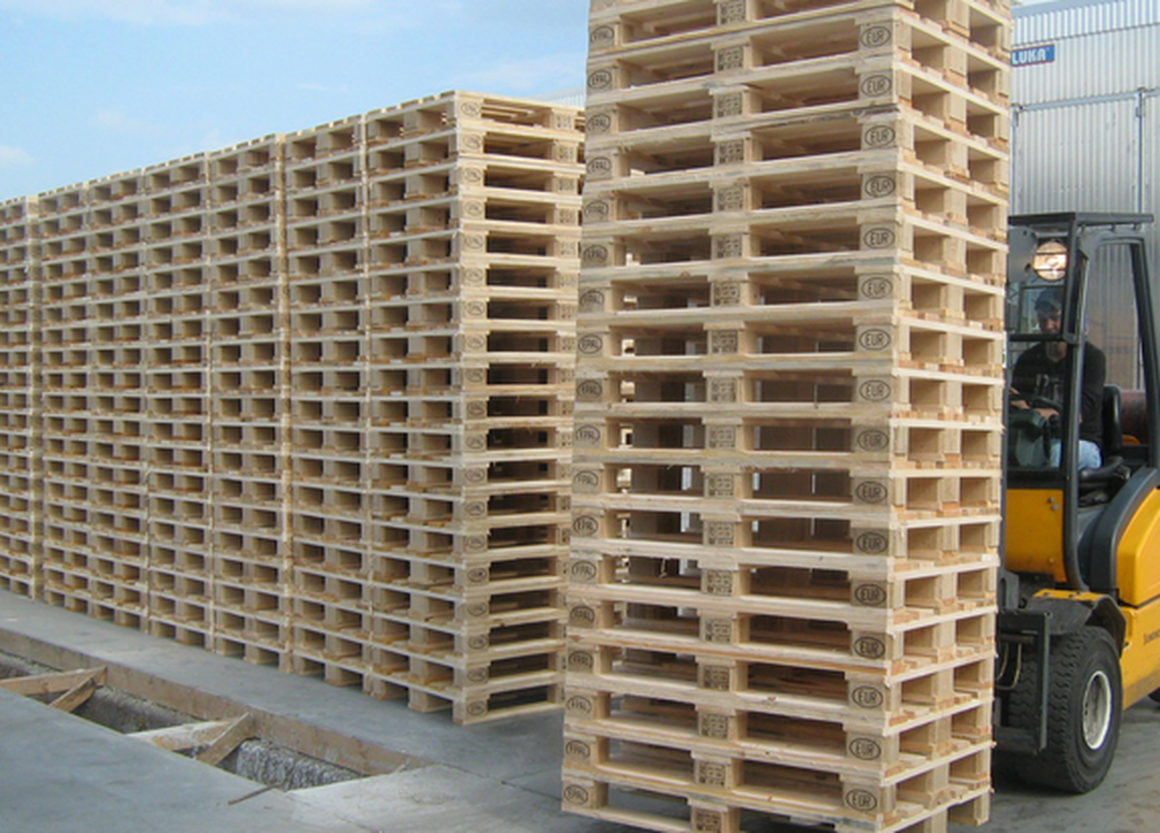 Компания PALLETOV предоставляет возможность  поддоны деревянные